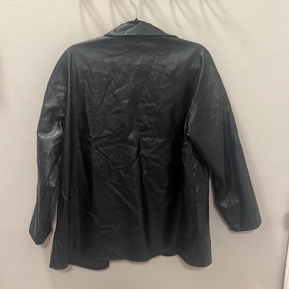 Black leather jacket. Size 4. - Picture 3 of 3